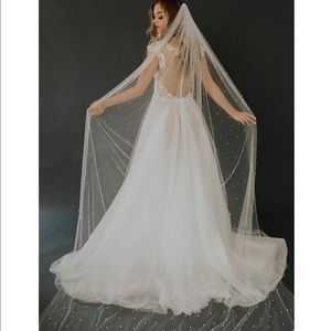 cathedral length pearl veil